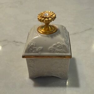 LENOX Cream and Gold Decorative Box